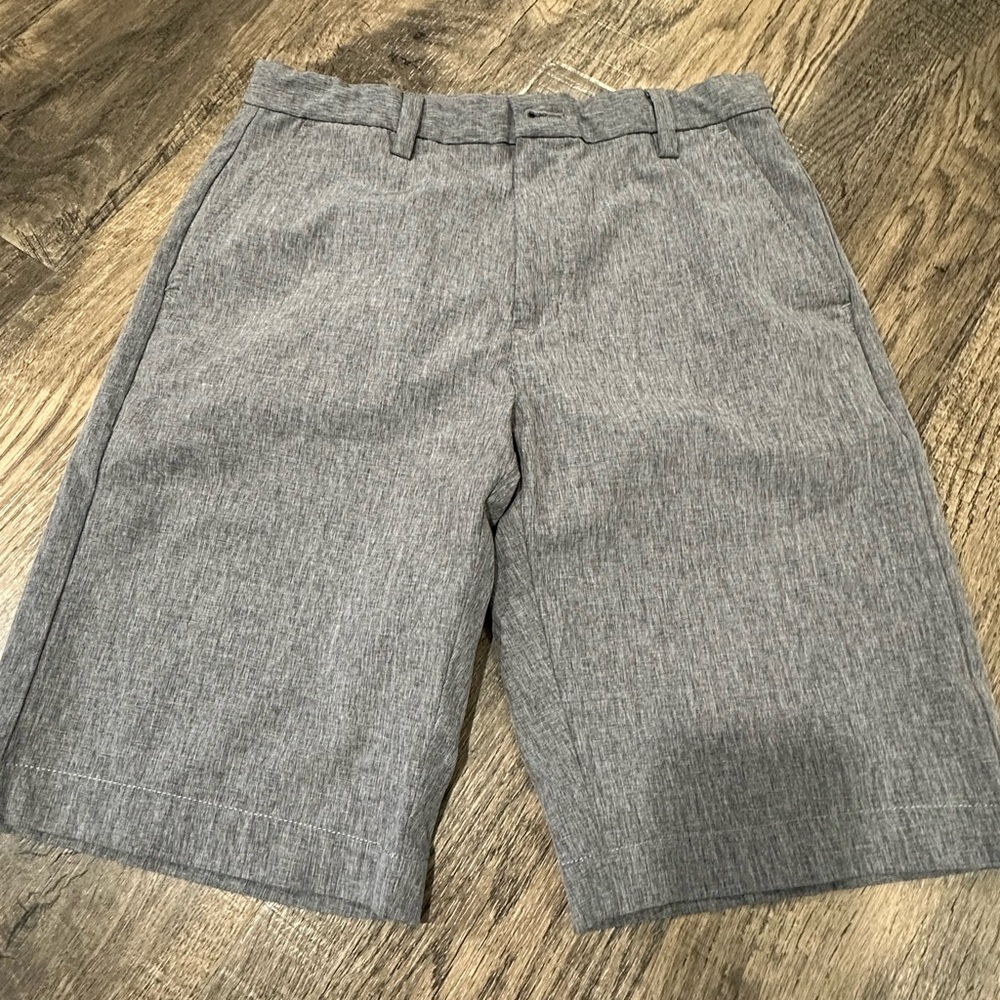 Vineyard Vines boys size 14 performance shorts